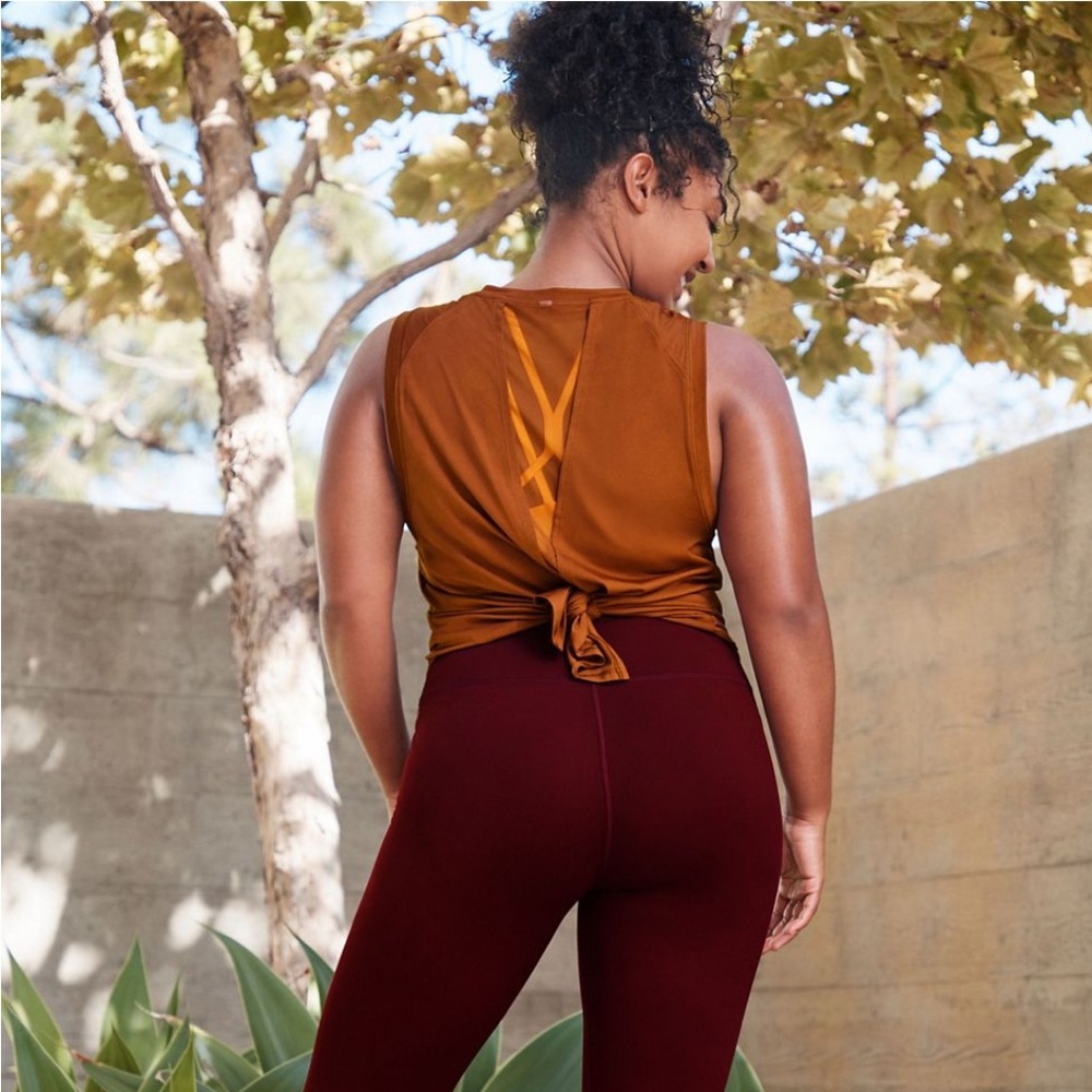 NWT Fabletics V tie back tank